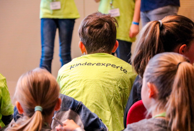 Kinder als Kinderexperten beim Forum im Cottbus